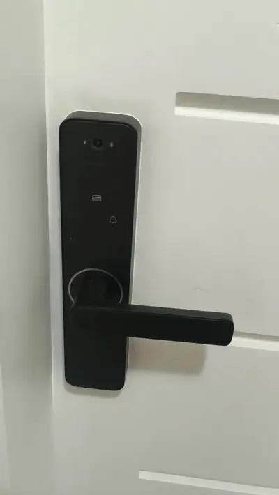 foto de Fechadura Eletrônica Porta Com Câmera Biometria Senha App Preto