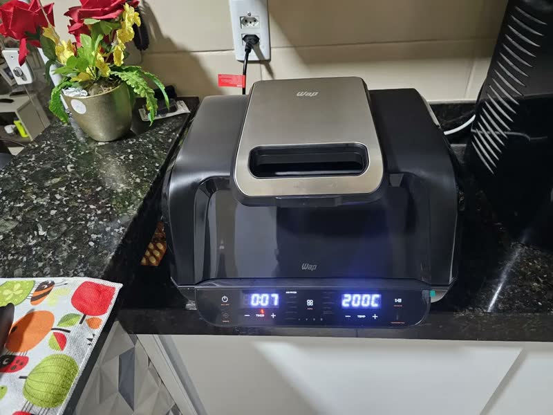 foto de Fritadeira Elétrica Air Fryer Wap Barbecue Wc Ab1090 Smoker Função Defumado E 4 Níveis De Grelha
