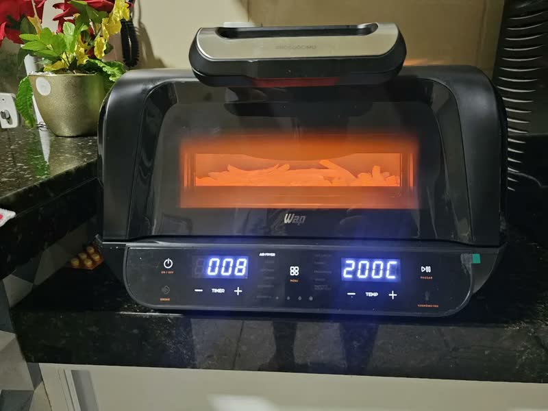 foto de Fritadeira Elétrica Air Fryer Wap Barbecue Wc Ab1090 Smoker Função Defumado E 4 Níveis De Grelha