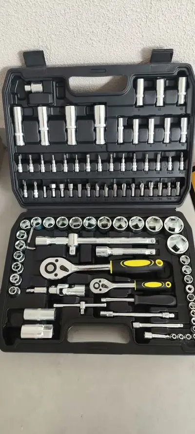 foto de Jogo De Ferramentas Soquetes Encaixe 1/4 E 1/2 Pol. Catraca Reversível Aço Crv 94 Peças Com Maleta Tkf94 The Black Tools