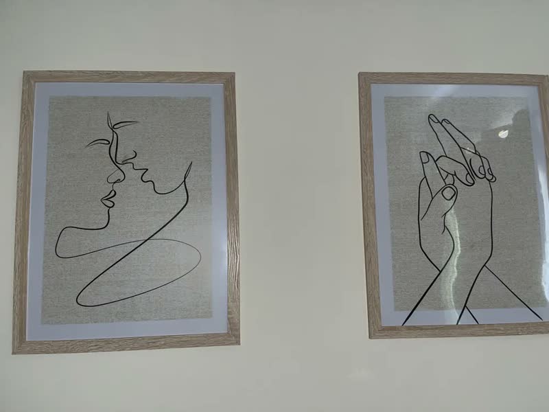 foto de Quadro C/moldura Mãos Dadas Amor Casal Para Cabeceira Quarto Cor Carvalho/avelã