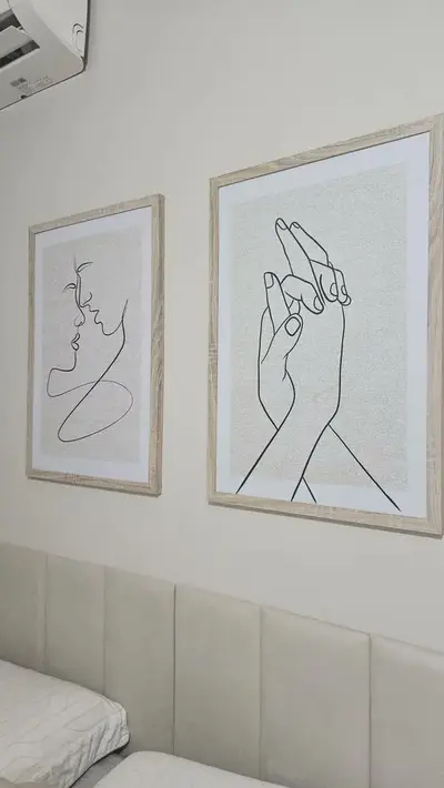 foto de Quadro C/moldura Mãos Dadas Amor Casal Para Cabeceira Quarto Cor Carvalho/avelã
