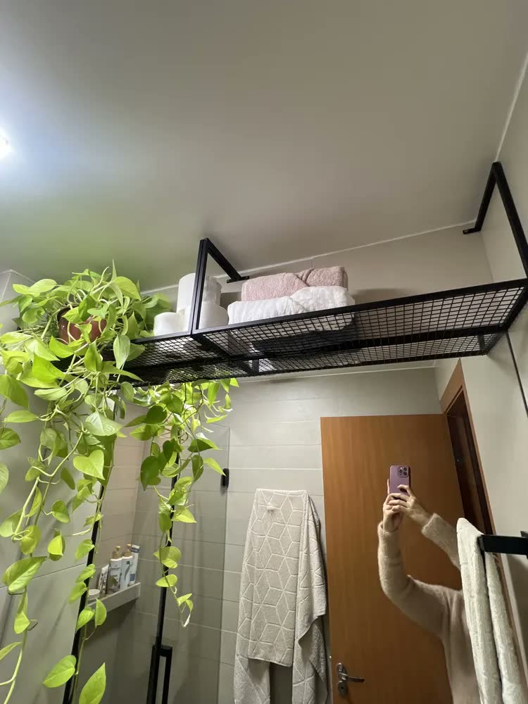 foto de Prateleira Flutuante Industrial de Metal Preta 60cm para Quarto