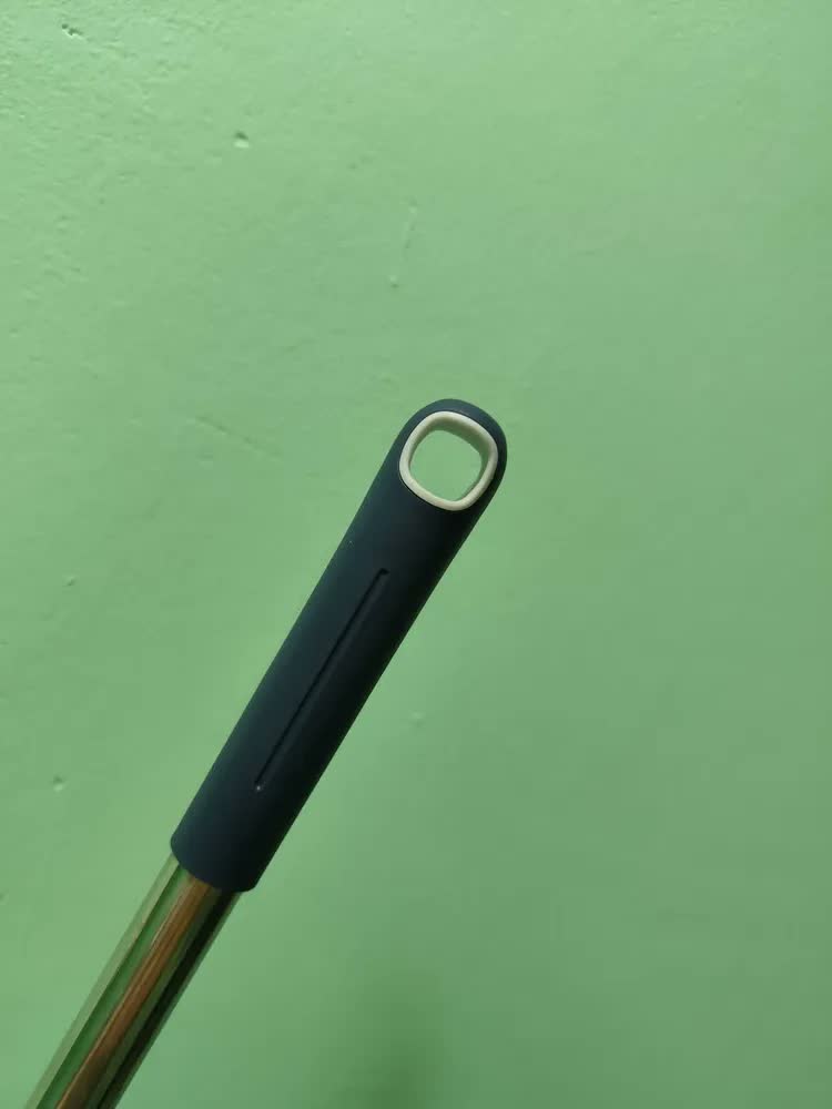 foto de Esfregão Mop Para Limpeza Multiuso Vassoura Mágica Rodo com Sistema De Prensa Esponja Alta Absorção