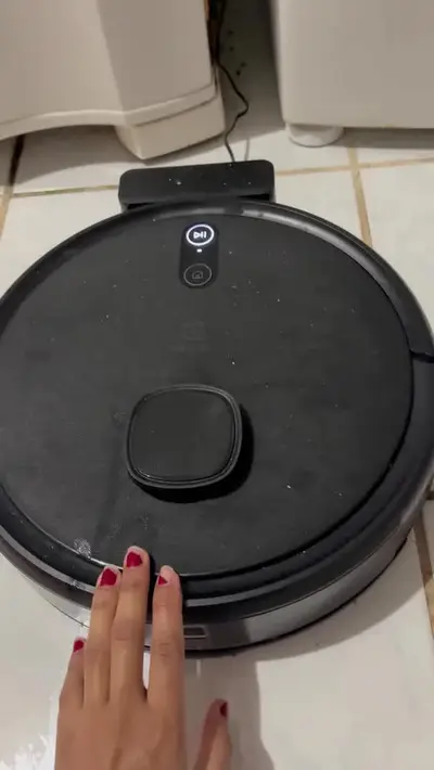 foto de Robô Aspirador de pó 4 em 1 Electrolux Wi-Fi MOP Passa Pano Seco e Úmido até 1h40 de Bateria App Mapeamento Laser Inteligente Alexa e Conectividade Google Home Experience sensor Antiqueda ERB60 Bivolt