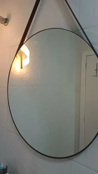 foto de Espelho Redondo Adnet Decorativo Lyo 70cm com Alça Preto