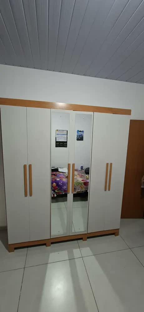 foto de Guarda Roupa Casal 6 Portas Easy Slim Com Espelho E Pés