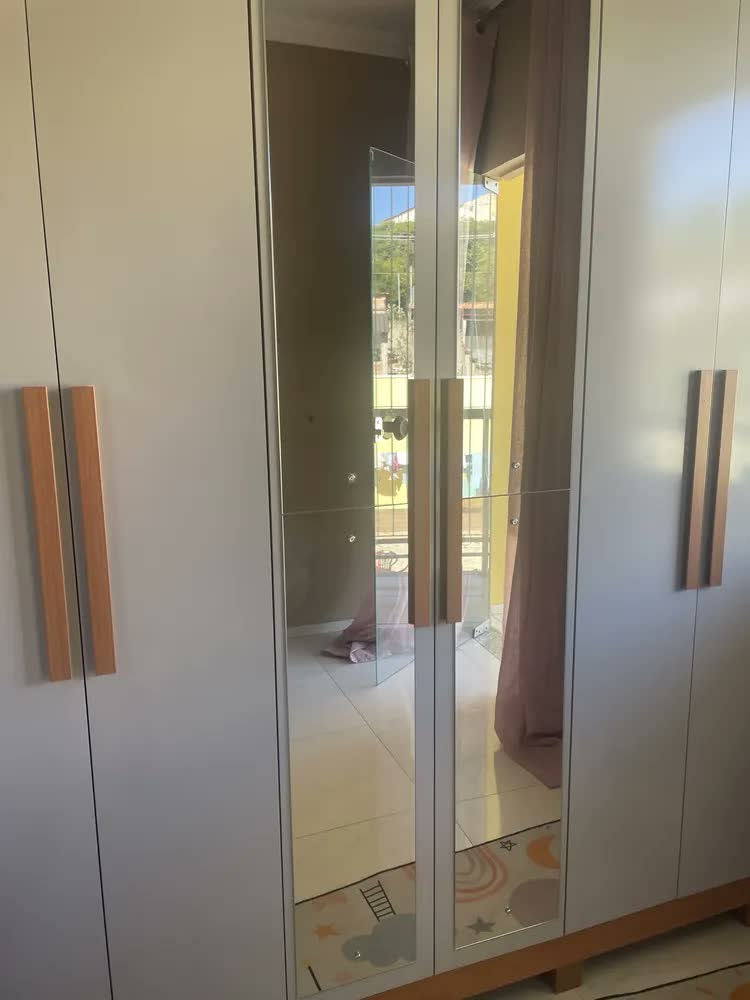 foto de Guarda Roupa Casal 6 Portas Easy Slim Com Espelho E Pés