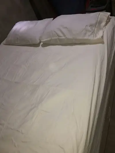 foto de Jogo De Lençol 400 Fios Queen Branco Liso 3 Peças Com Elástico Padrão Hotel