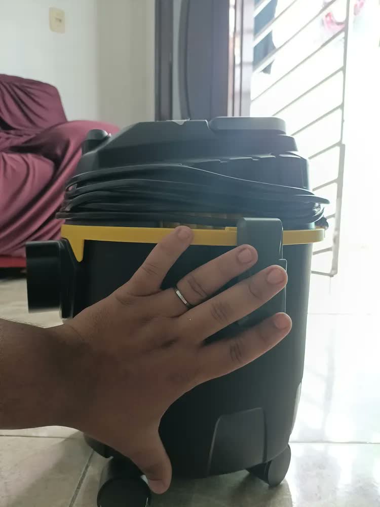 foto de Aspirador de Pó e Água Kärcher WDL 1 Black (3 em 1) Função Soprador Compacto e Portátil Alcance de 7,5 metros 10 L 1500W