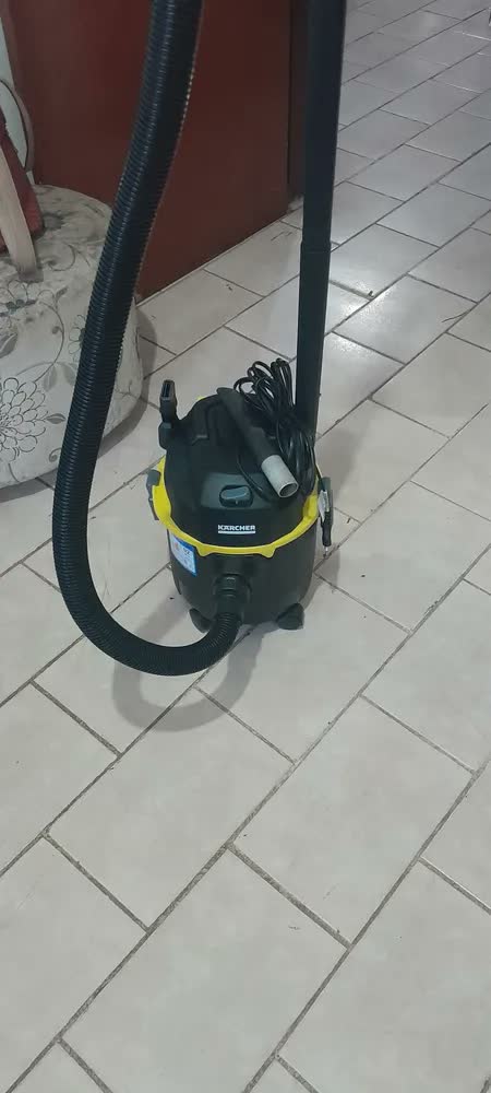 foto de Aspirador de Pó e Água Kärcher WDL 1 Black (3 em 1) Função Soprador Compacto e Portátil Alcance de 7,5 metros 10 L 1500W