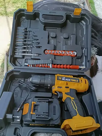 foto de Parafusadeira Furadeira De Impacto A Bateria 21V 3/8” Bivolt 1400 Rpm Com Acessórios E Maleta TB-21PZW The Black Tools