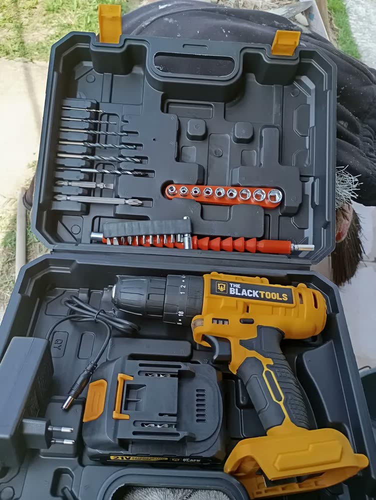 foto de Parafusadeira Furadeira De Impacto A Bateria 21V 3/8” Bivolt 1400 Rpm Com Acessórios E Maleta TB-21PZW The Black Tools