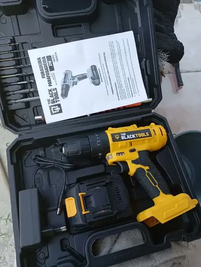 foto de Parafusadeira Furadeira De Impacto A Bateria 21V 3/8” Bivolt 1400 Rpm Com Acessórios E Maleta TB-21PZW The Black Tools