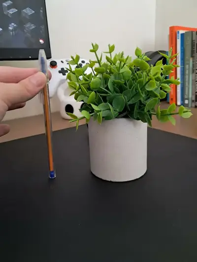 foto de Kit 2 Mini Vasos Cachepot Cimento Fosco E Planta Artificial