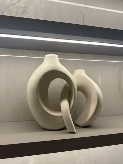foto de Vaso Decorativo Enfeite Mônaco Em Cerâmica Entrelaçado Sala Cor Verde-escuro Fosco