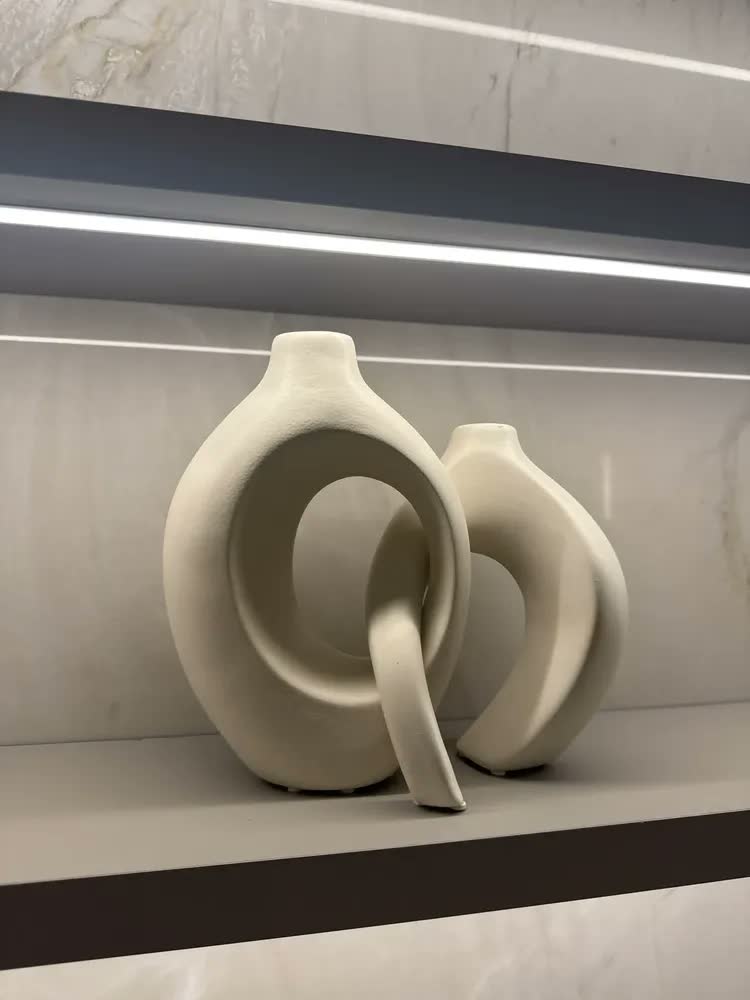 foto de Vaso Decorativo Enfeite Mônaco Em Cerâmica Entrelaçado Sala Cor Verde-escuro Fosco