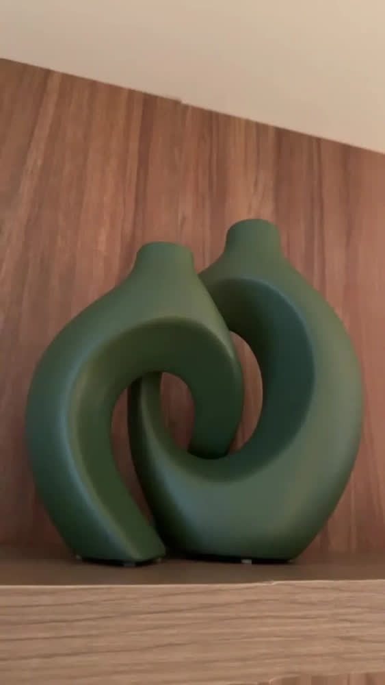 foto de Vaso Decorativo Enfeite Mônaco Em Cerâmica Entrelaçado Sala Cor Verde-escuro Fosco