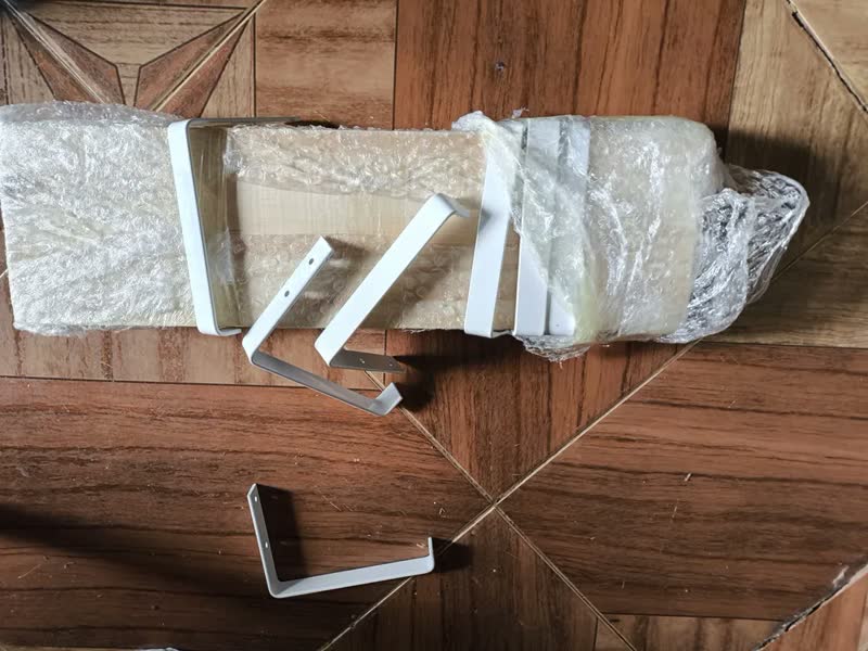 foto de Kit 4 Prateleiras Industriais de Parede em Madeira Pinus e Ferro 50x15 cm