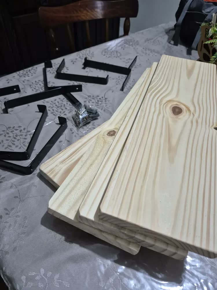foto de Kit 4 Prateleiras Industriais de Parede em Madeira Pinus e Ferro 50x15 cm