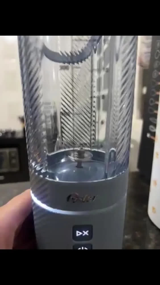 foto de Blender Portátil Sem Fio Go Max Oster Oster