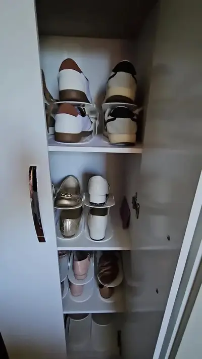 foto de Organizador Sapatos Sapateira Vertical Atrás Porta 24 Bolsos Cor Castanho