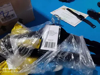 foto de Cabide Veludo Preto Antiderrapante Slim Kit 50 Unidades Com Gancho Giratório