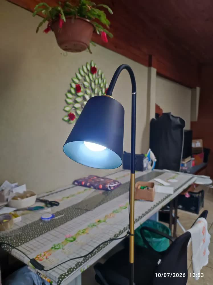 foto de Luminária Chão Articulada Piso Pé Abajur Com Cupula Design Moderna Braço Ajustável 360 De Metal Resistente Elegante Pedestal Coluna Para Ler Estudar De Quarto Casal E Sala Escritório De Canto Retrô
