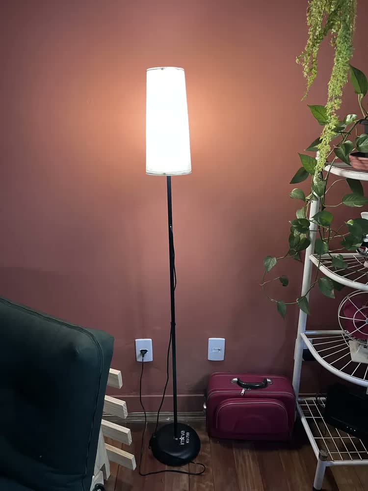 foto de Abajur De Chão Luminária De Piso Moderna Design Elegante Cúpula Minimalista Metal Resistente Para Quarto Casal Sala Escritório Leitura Luminárias Abajures Com Pedestal Coluna Decorativa Vintage retrô