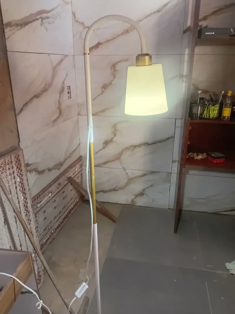 foto de Luminária de Piso Via Flix Minimalista Branca Para Sala e Quarto Luminária De Piso Moderna E Articulada Cúpula Minimalista Lâmpada Com Braço Ajustável 360 Sala Abajur Escritório