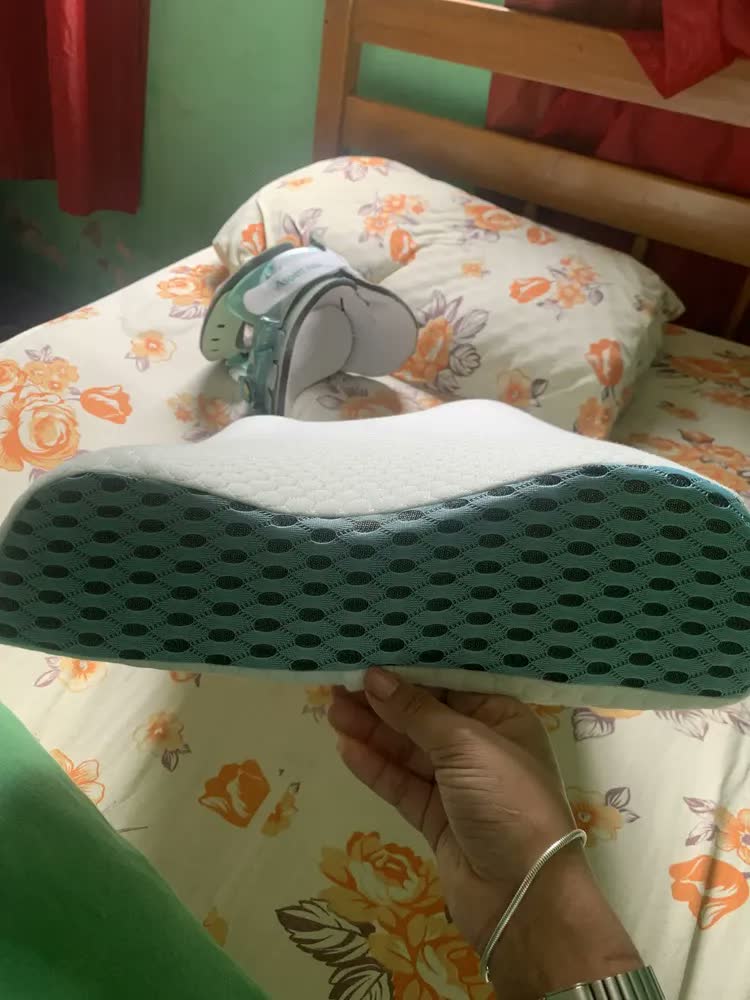 foto de Travesseiro Ortopédico Nasa Cervical 45 Graus Coluna Alivio Dor Cor Azul