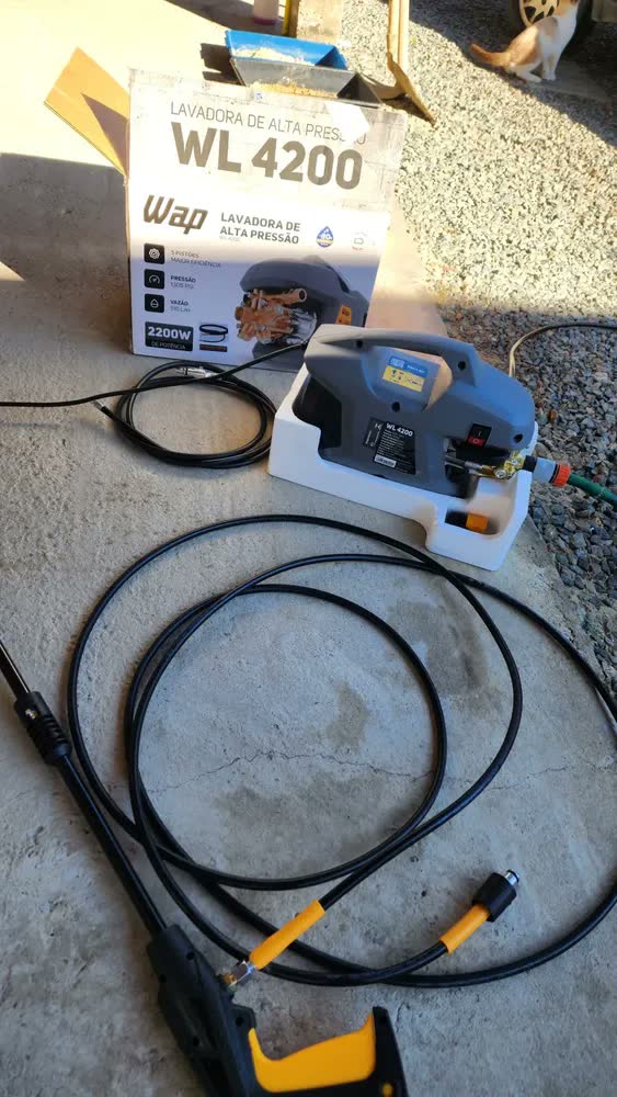 foto de Lavadora e Desobstruidora de Alta Pressão WAP WL 4200 Ultra 5 Pistões 2200w 1305psi 510l/h Com Jato Regulável e Motor de Indução 127V