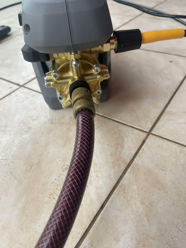 foto de Lavadora e Desobstruidora de Alta Pressão WAP WL 4200 Ultra 5 Pistões 2200w 1305psi 510l/h Com Jato Regulável e Motor de Indução 127V