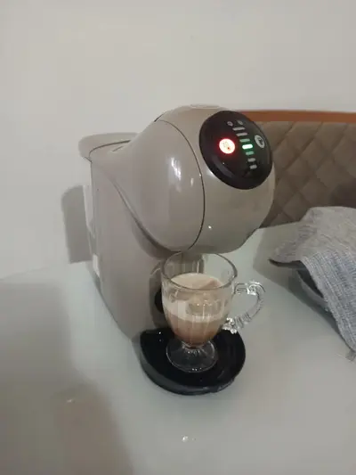 foto de Cafeteira Nescafé Dolce Gusto Genio S Basic Taupe 110v Cor Bege
