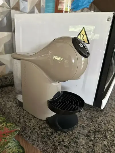 foto de Cafeteira Nescafé Dolce Gusto Genio S Basic Taupe 110v Cor Bege