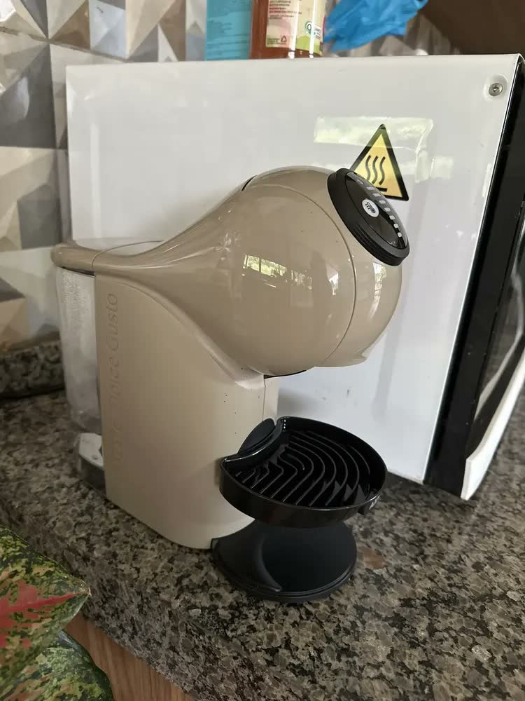 foto de Cafeteira Nescafé Dolce Gusto Genio S Basic Taupe 110v Cor Bege