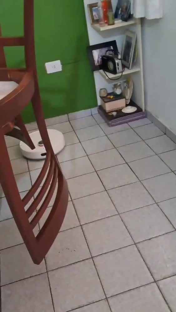 foto de Robô Aspirador Xiaomi S40 Inteligente Aspira Passa Pano App Branco