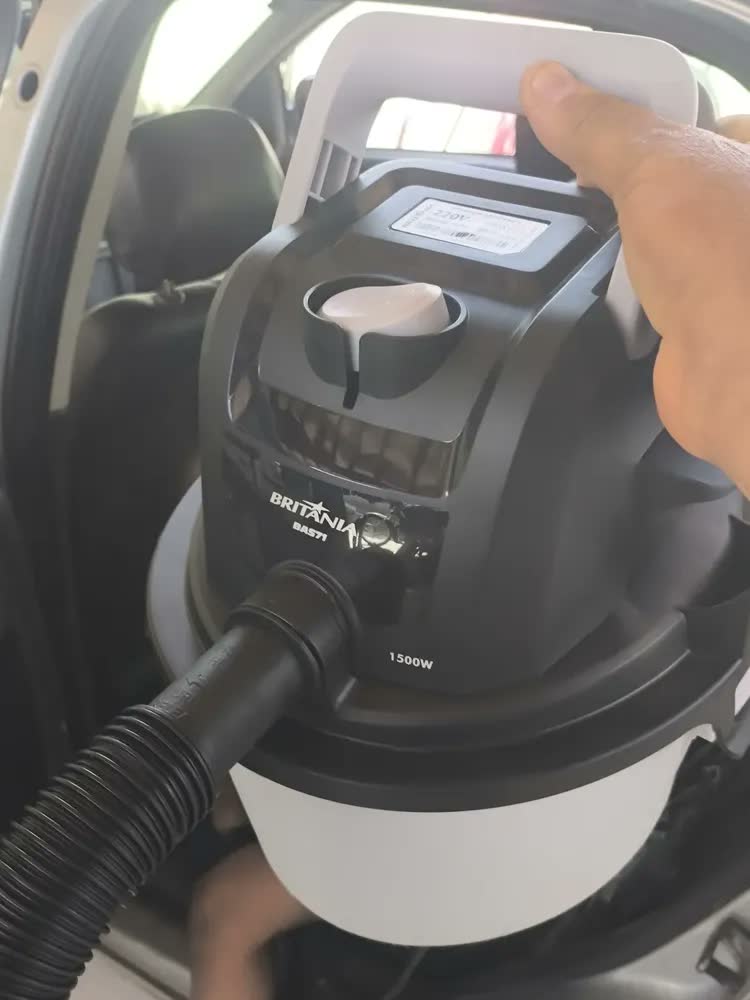 foto de Aspirador de Pó e Água Britânia 6L 1500W BAS71