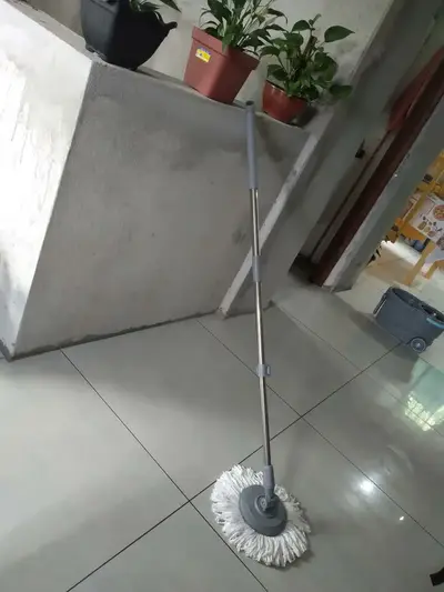 foto de Mop Profissional Inox 16l Com 2 Refis De Microfibra Glinter