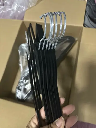 foto de Vittak Kit 50 Cabides Adulto Veludo De Roupas Antideslizante Slim Cor Cinza