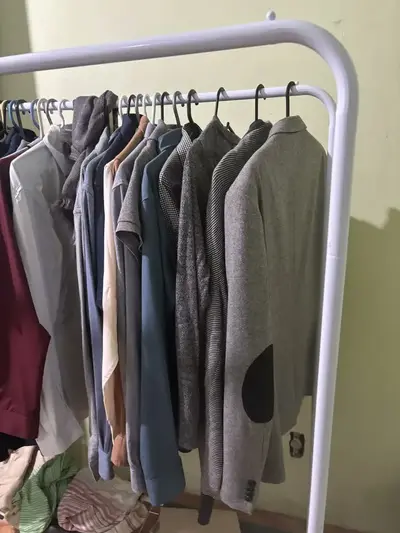 foto de Cabideiro Arara De Roupas De Chão Com Sapateira Inclusa Moderno Loja Quarto Organizador Em Aço Suporta 50kg Preto
