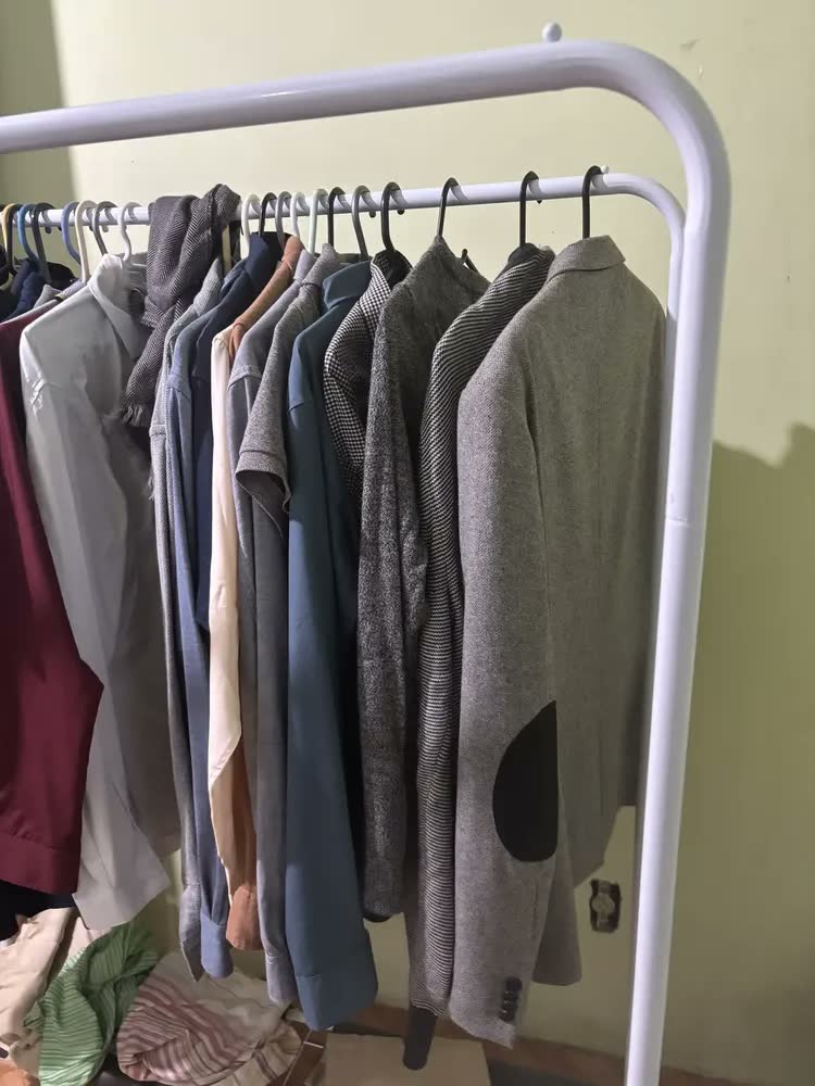 foto de Cabideiro Arara De Roupas De Chão Com Sapateira Inclusa Moderno Loja Quarto Organizador Em Aço Suporta 50kg Preto