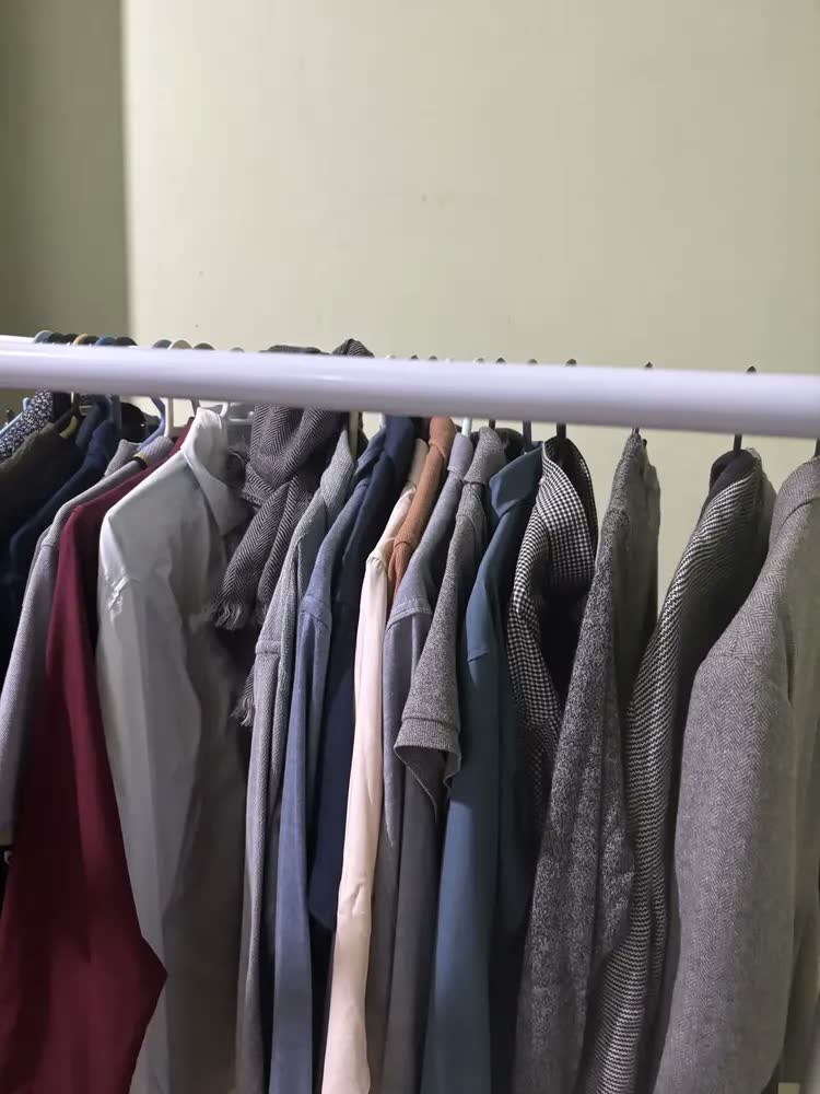 foto de Cabideiro Arara De Roupas De Chão Com Sapateira Inclusa Moderno Loja Quarto Organizador Em Aço Suporta 50kg Preto