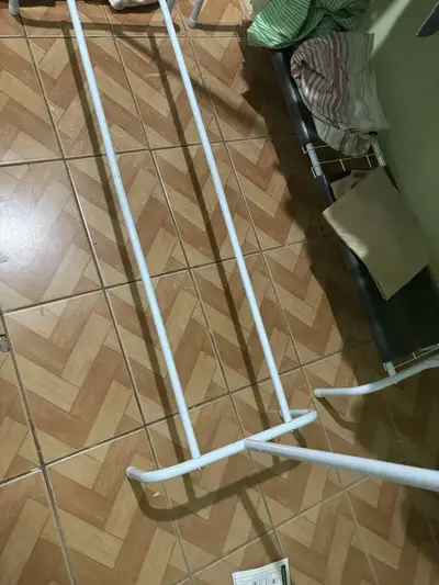 foto de Cabideiro Arara De Roupas De Chão Com Sapateira Inclusa Moderno Loja Quarto Organizador Em Aço Suporta 50kg Preto