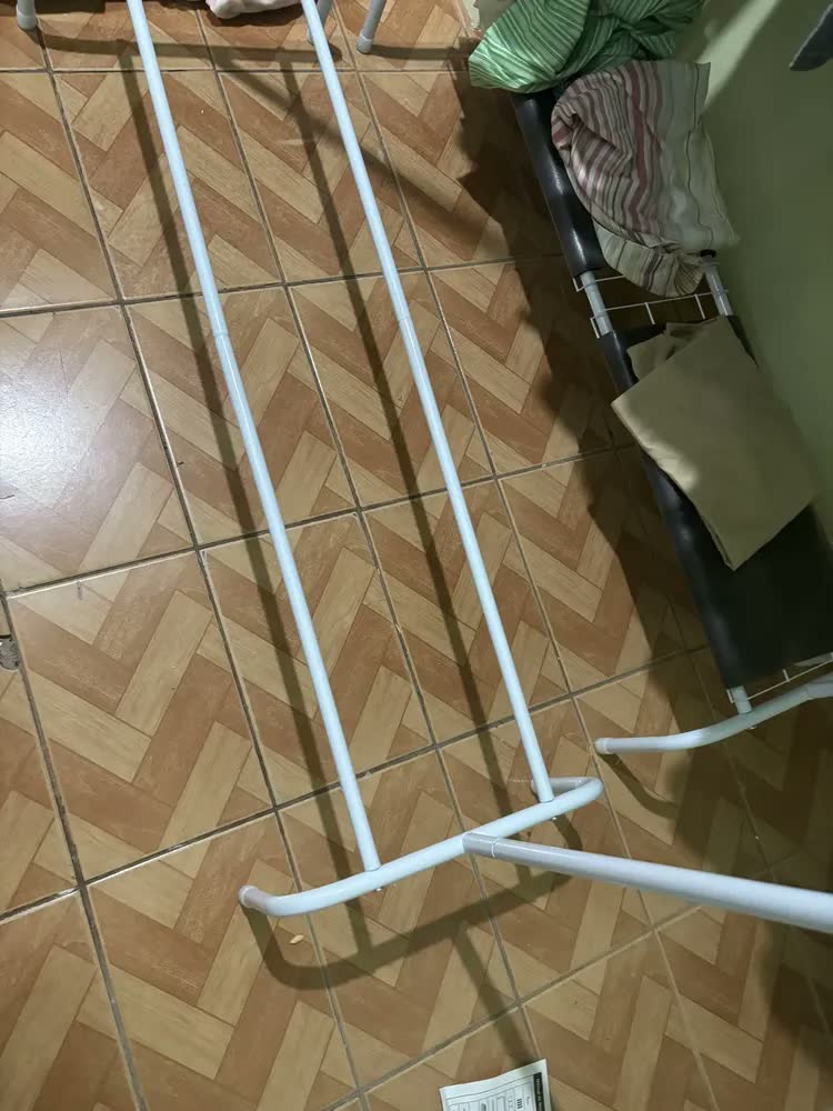 foto de Cabideiro Arara De Roupas De Chão Com Sapateira Inclusa Moderno Loja Quarto Organizador Em Aço Suporta 50kg Preto