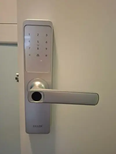 foto de Fechadura Digital Inteligente Biometria Lyra Wifi Ekaza Alumínio Prateado