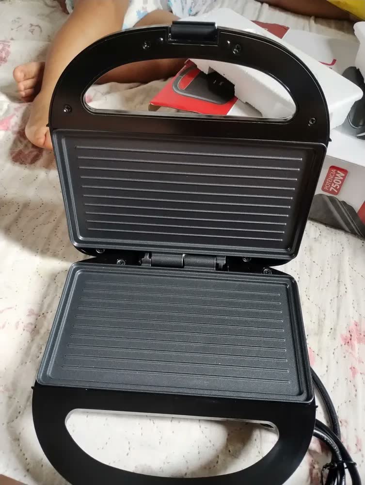 foto de Sanduicheira e Grill Red Mobile FitGrill para 2 Sanduíches Preta 750W