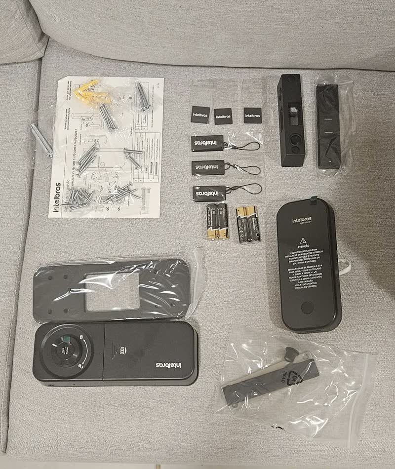 foto de Intelbras MFR 2020 V Fechadura Inteligente Sobrepor Acesso Biométrico Senha 100 Tags App Controle Remoto Cor Preta