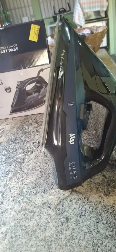 foto de Ferro de Passar WAP FAST PASS WFP02 À Vapor e À Seco Aquece em 15 Segundos Vapor Vertical Base Fast Glide Ceramic 127V
