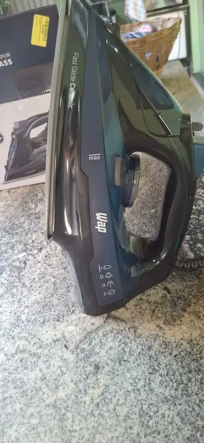 foto de Ferro de Passar WAP FAST PASS WFP02 À Vapor e À Seco Aquece em 15 Segundos Vapor Vertical Base Fast Glide Ceramic 127V